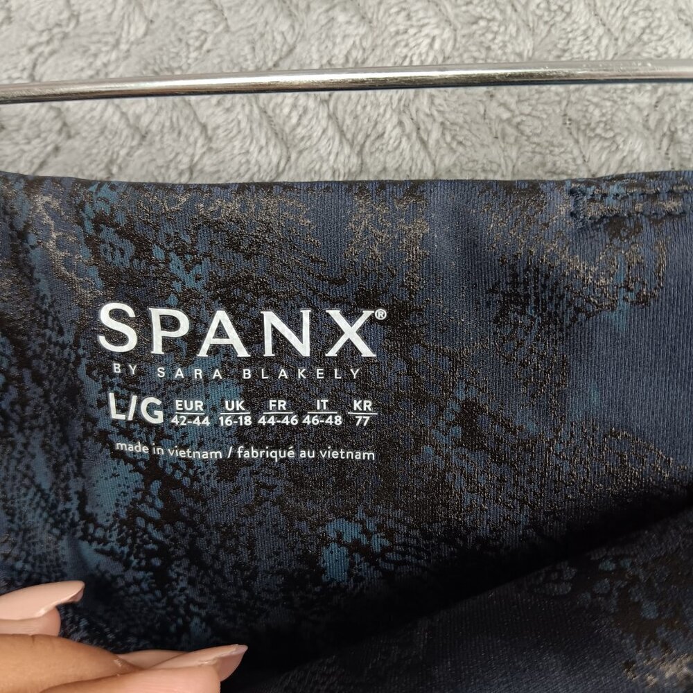 SPANX Women's Faux Leather Reptile Booty Boost 7/8 Leggings Navy Size L - Picture 7 of 9